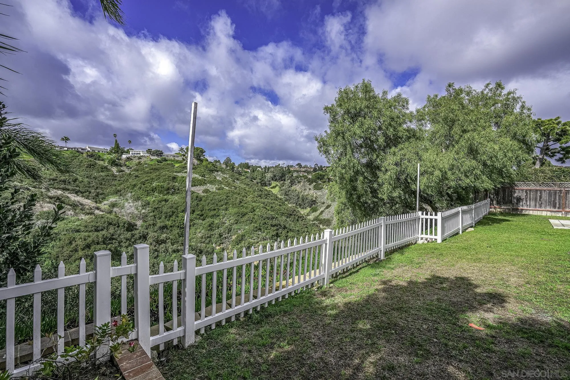 2826 Palomino Circle La Jolla, CA 92037 - Photo 4 of 34 a view of a garden