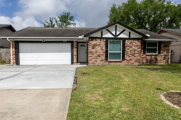 $2,000 | 4326 Townes Forest Road, Friendswood, TX 77546