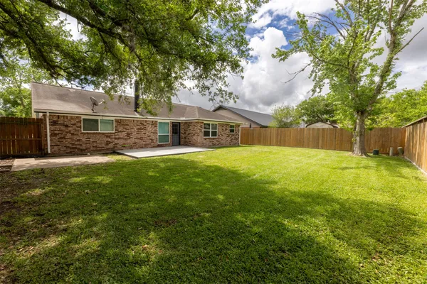 $2,000 | 4326 Townes Forest Road, Friendswood, TX 77546