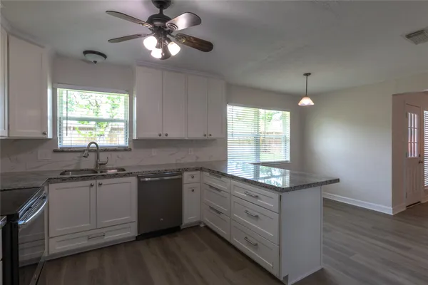 $2,000 | 4326 Townes Forest Road, Friendswood, TX 77546