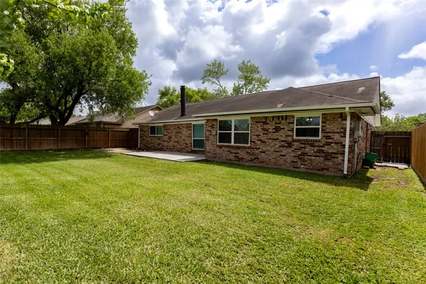 $2,000 | 4326 Townes Forest Road, Friendswood, TX 77546