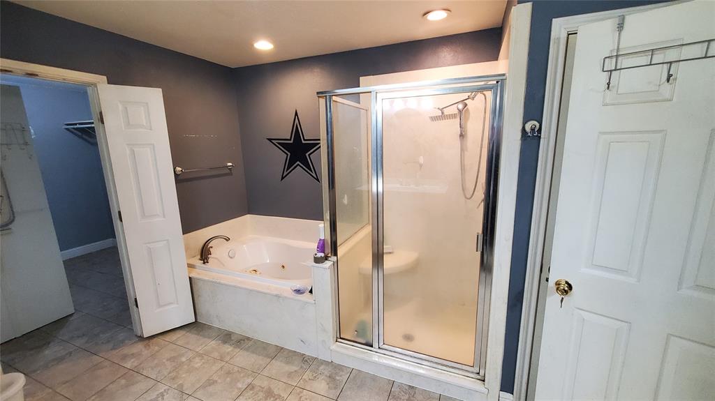 310 County Road 2406 Tool, TX 75143 - Photo 24 of 26 a bathroom with a tub a sink and a large mirror
