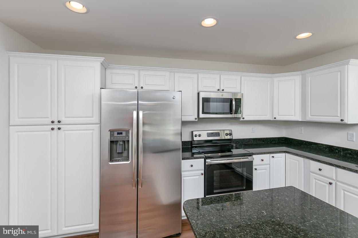 801 Seneca Park Road Baltimore, MD 21220 - Photo 2 of 15 Kitchen