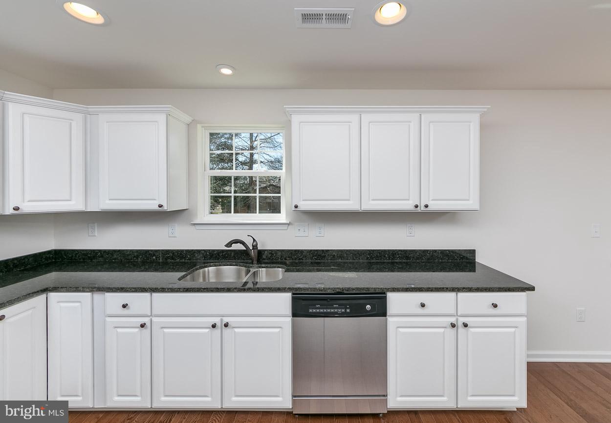 801 Seneca Park Road Baltimore, MD 21220 - Photo 5 of 15 Kitchen