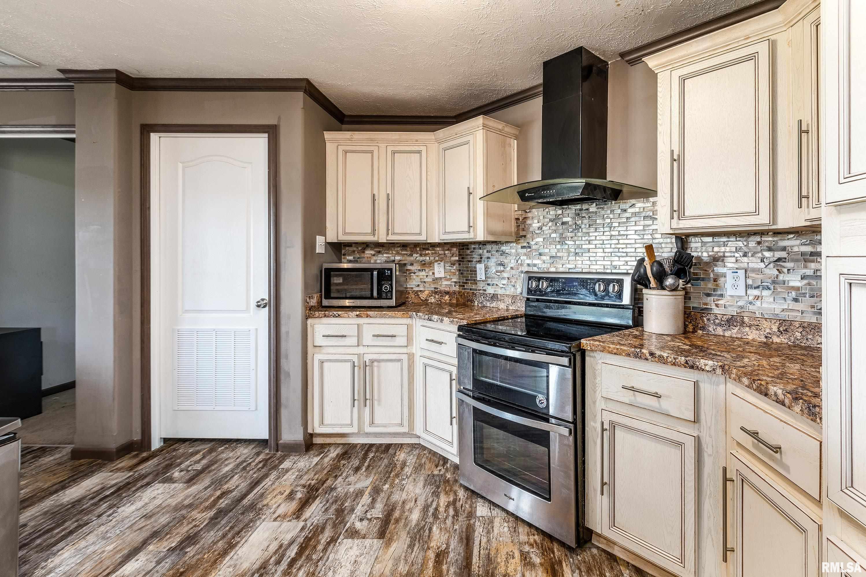 18057 Dwina Road Thompsonville, IL 62890 - Photo 11 of 49