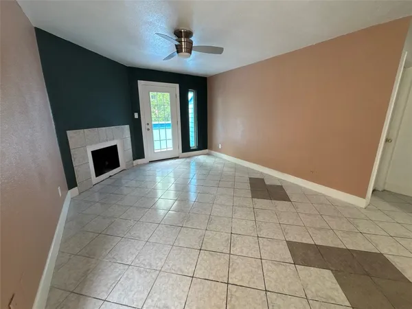 $1,100 | 8405 Wilcrest Drive, Unit 1702, Houston, TX 77072