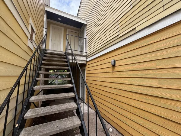$1,100 | 8405 Wilcrest Drive, Unit 1702, Houston, TX 77072