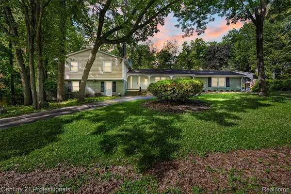 $849,900 | 745 Hawthorne Drive, Bloomfield Hills, MI 48304