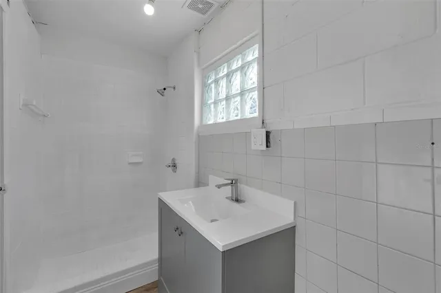 $1,900 | 833 Pinedale Avenue, Orlando, FL 32808