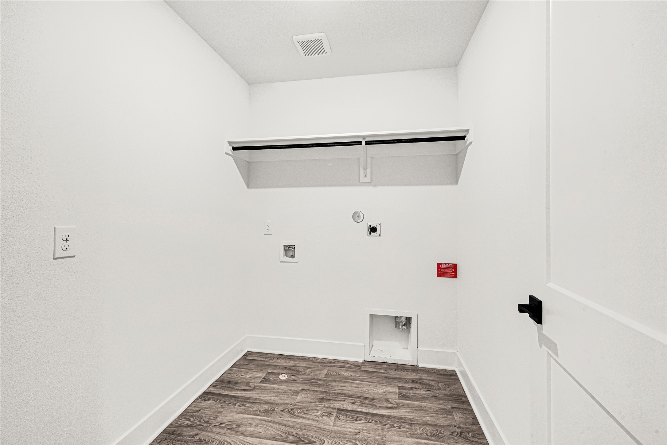 9460 Hard Rock Road Conroe, TX 77303 - Photo 24 of 28 Laundry Room - Upstairs