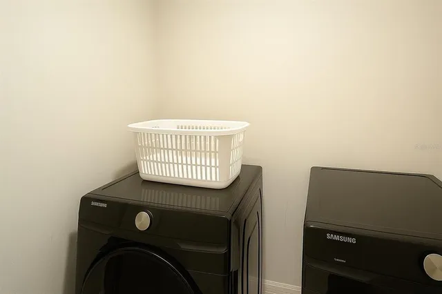 a view of utility room