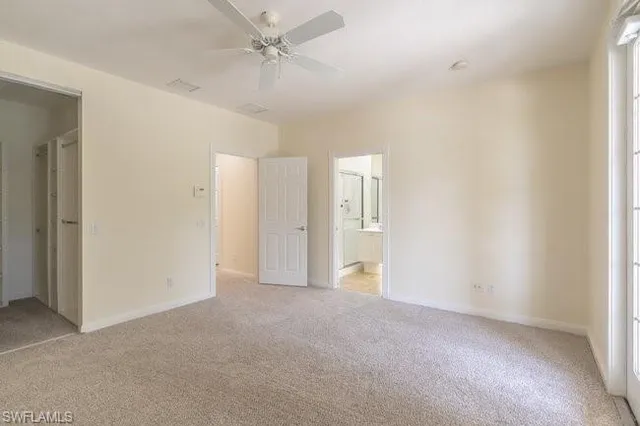 a view of empty room with a ceiling fan