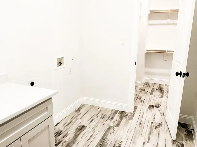 $370,000 | 201 Bluff Court, Godley, TX 76044