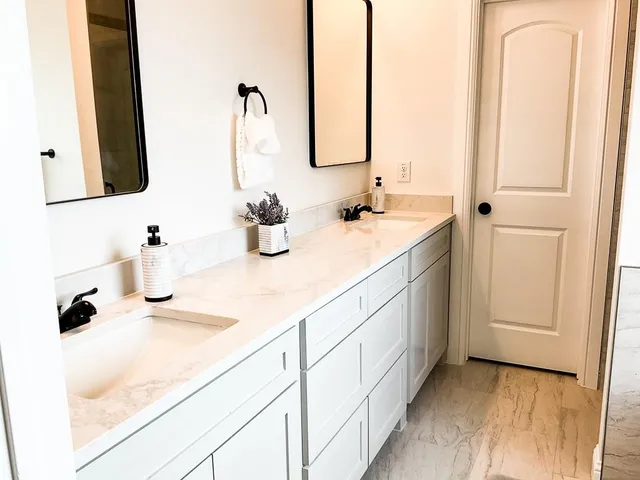 $370,000 | 201 Bluff Court, Godley, TX 76044