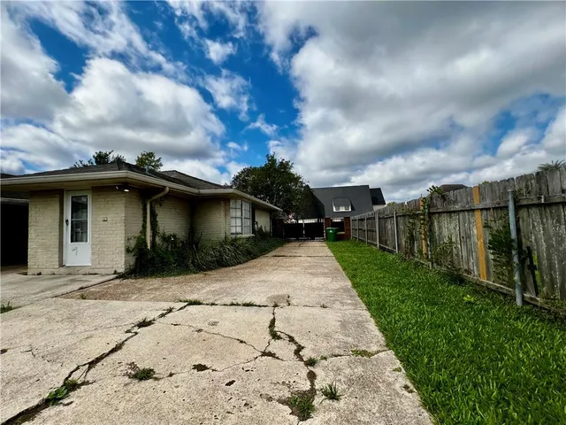 $2,600 | 713 Marlene Drive, Gretna, LA 70056