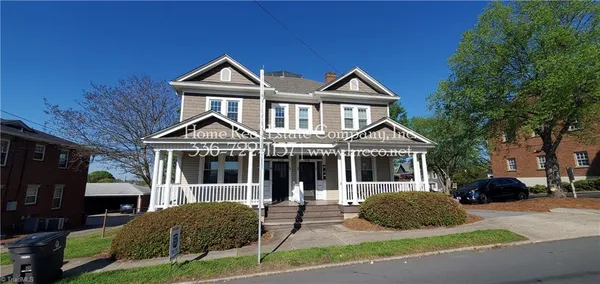 $995 | 110 South Marshall Street, Winston-Salem, NC 27101