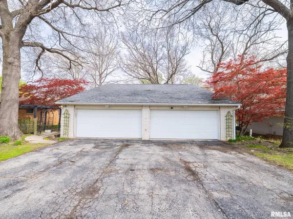 $225,000 | 3601 West Richwoods Boulevard, Peoria, IL 61604