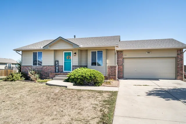 $215,000 | 714 South Gatewood Street, Valley Center, KS 67147
