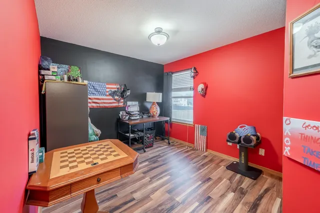 $215,000 | 714 South Gatewood Street, Valley Center, KS 67147