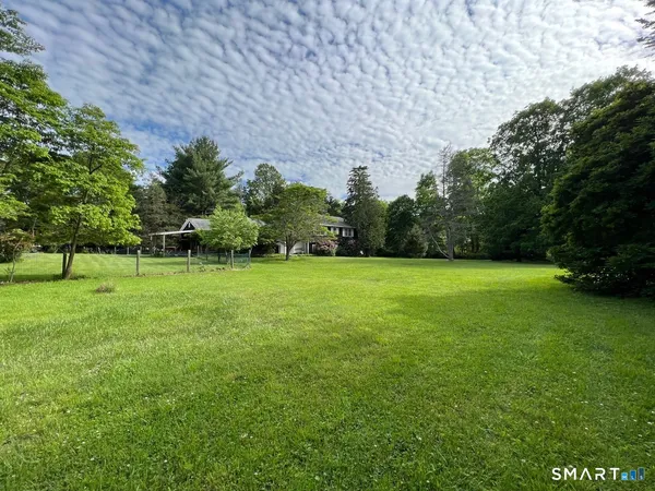 $899,000 | 18 Briar Oak Drive, Weston, CT 06883