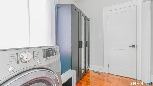 a view of utility room