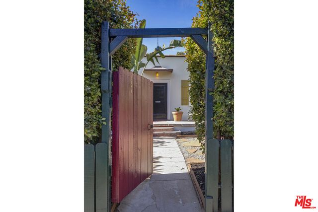 $5,650 | 1161 North Fuller Avenue, West Hollywood, CA 90046
