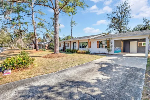 a view of a house with a yard