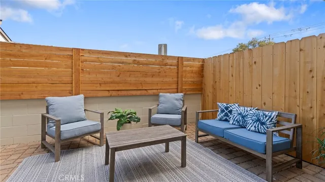 a view of sitting area with furniture