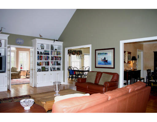179 Concord Road Wayland, MA 01778 - Photo 13 of 27