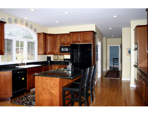 179 Concord Road Wayland, MA 01778 - Photo 9 of 27