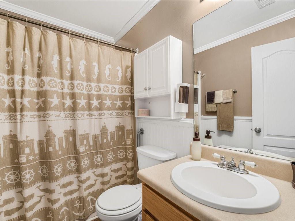 76 Kessle Lane Dallas, GA 30132 - Photo 21 of 33 a bathroom with a sink toilet and shower