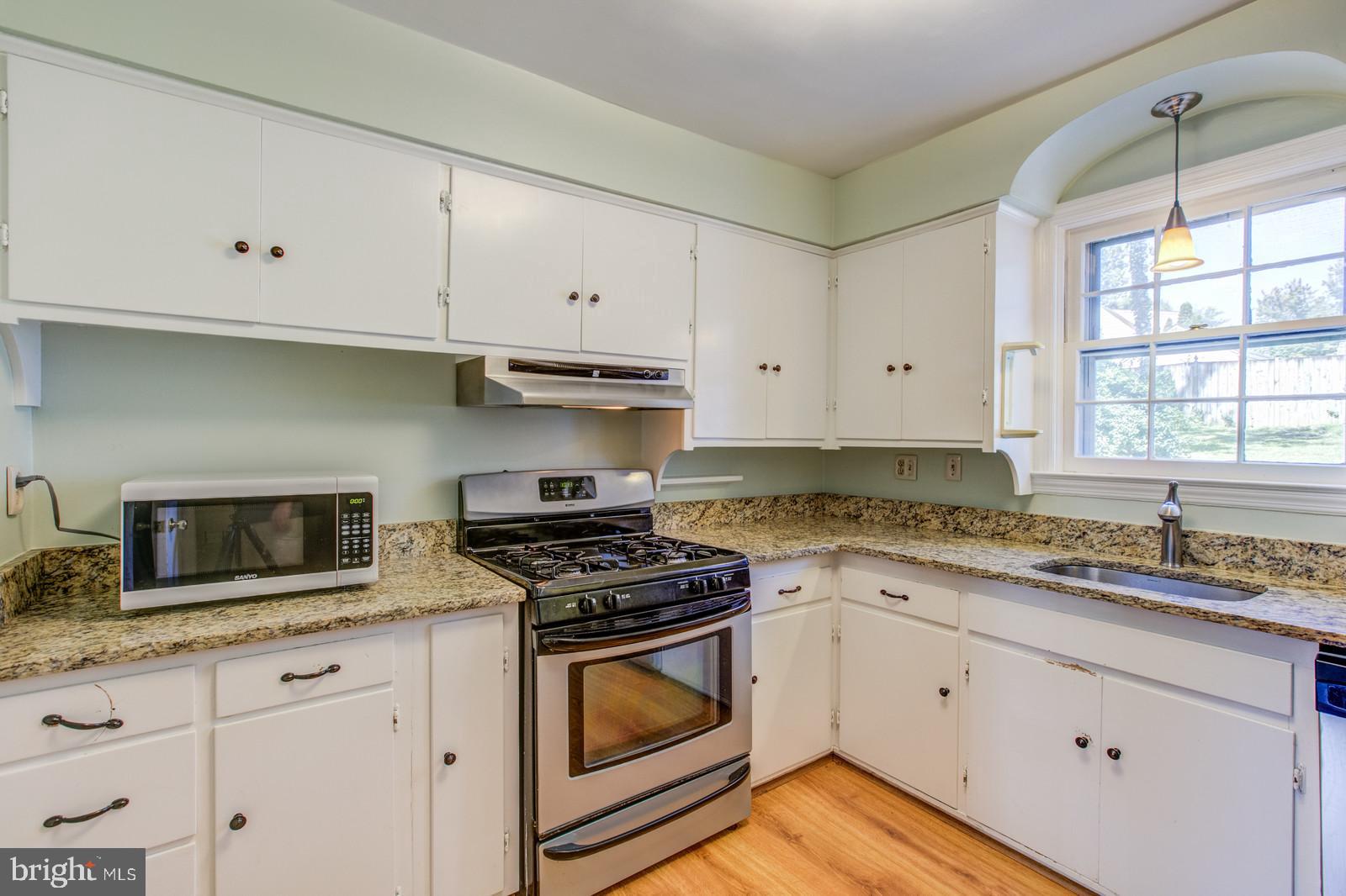 303 Whitestone Road Silver Spring, MD 20901 - Photo 9 of 39