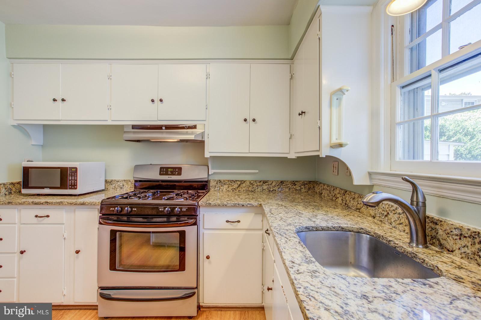 303 Whitestone Road Silver Spring, MD 20901 - Photo 10 of 39