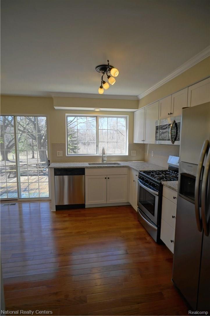 1275 West Fairview Lane Rochester, MI 48306 - Photo 7 of 30 DSC09896 (1).JPG
