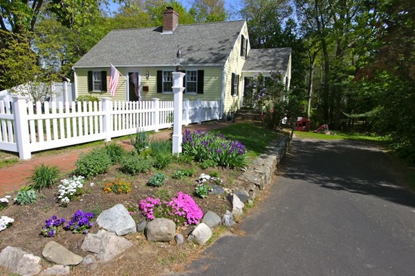 28 Butler Road Hingham, MA 02043 - Photo 1 of 10 Gallery Image 1