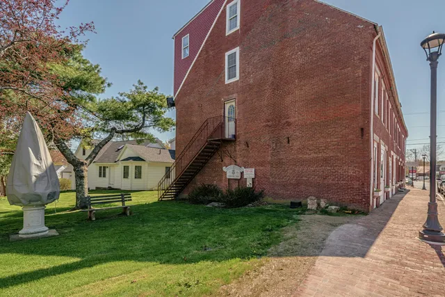$1,365,000 | 37-39 East Main Street, Searsport, ME 04974