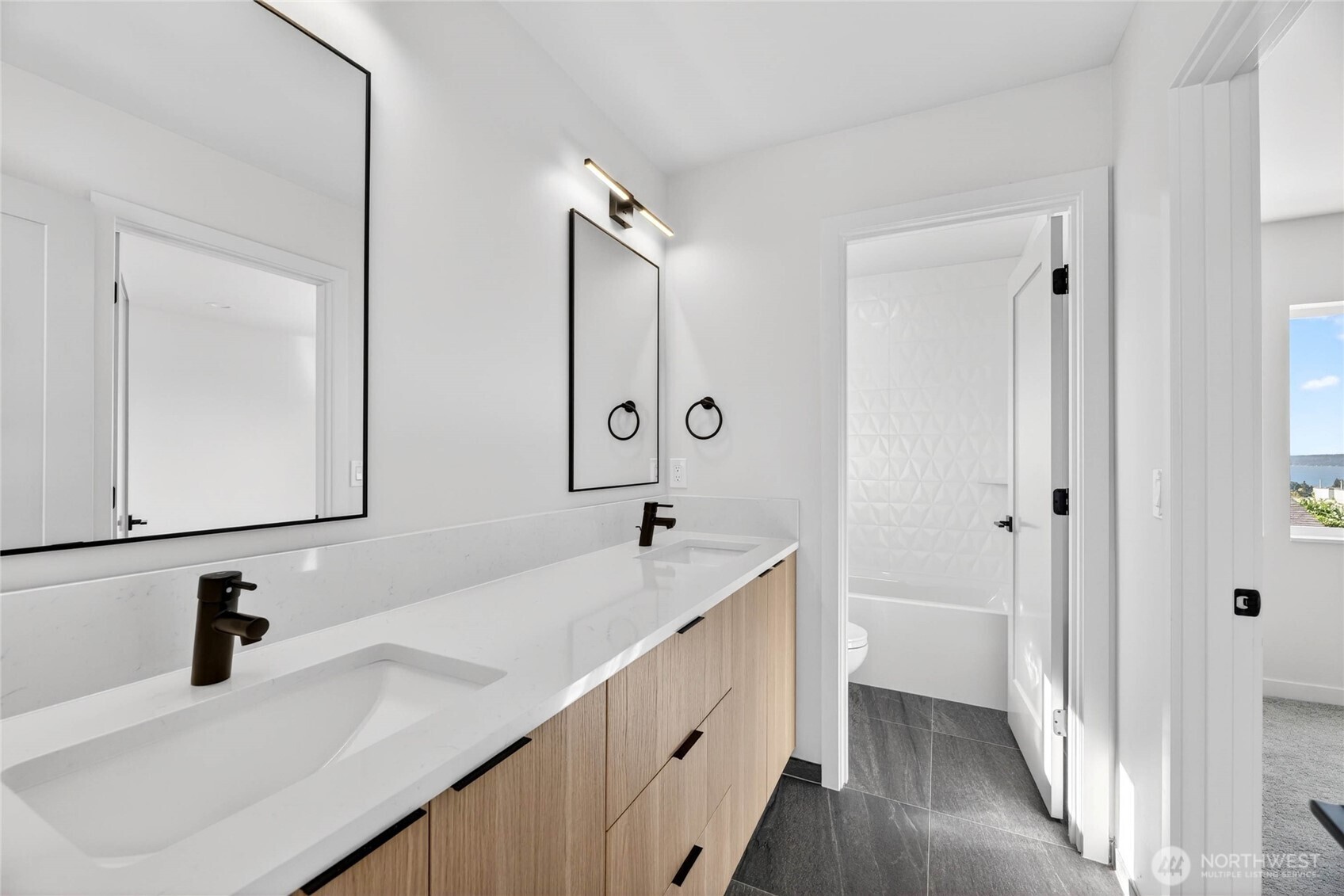 4144 44th Avenue Southwest Seattle, WA 98116 - Photo 24 of 35