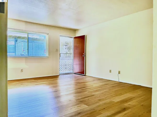 $1,250,000 | 582 East H Street, Benicia, CA 94510