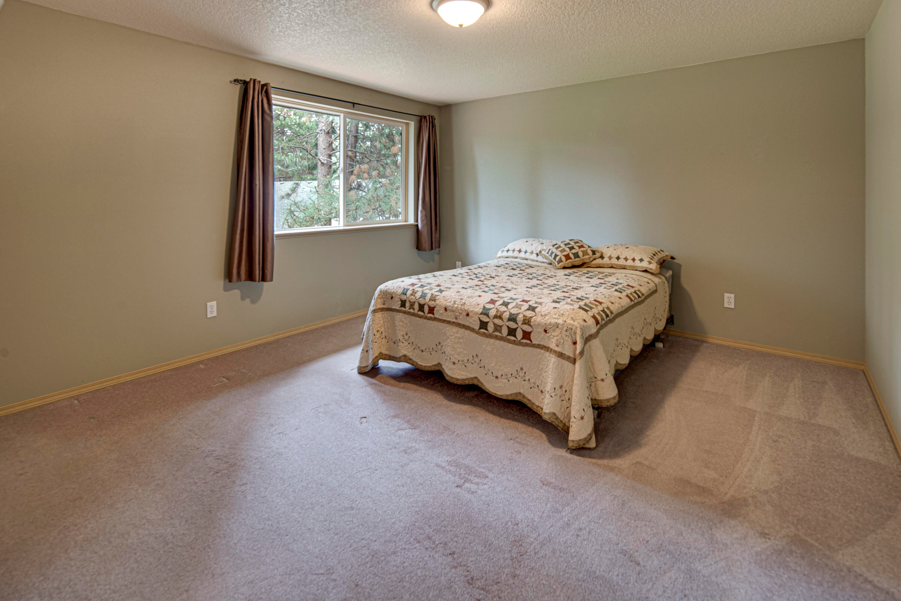 18902 Choctaw Road Bend, OR 97702 - Photo 22 of 38 Master Suite