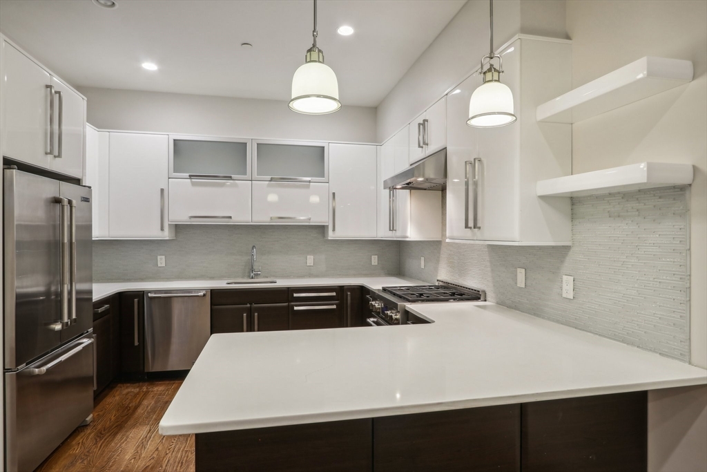 1471 Beacon Street, Unit 2 Brookline, MA 02446 - Photo 1 of 20