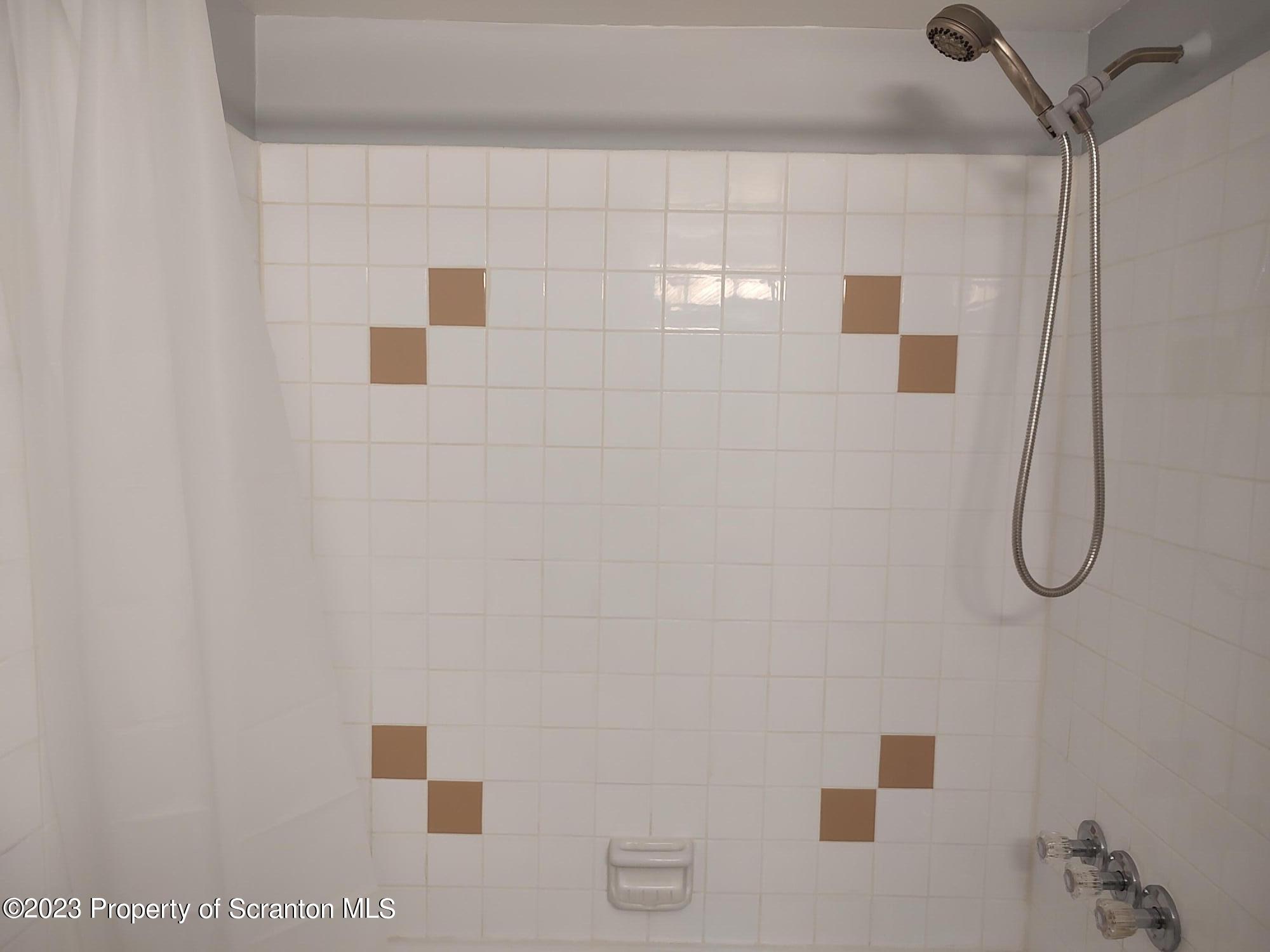 1304 Summit Pointe Scranton, PA 18508 - Photo 12 of 20 Gallery Image 12