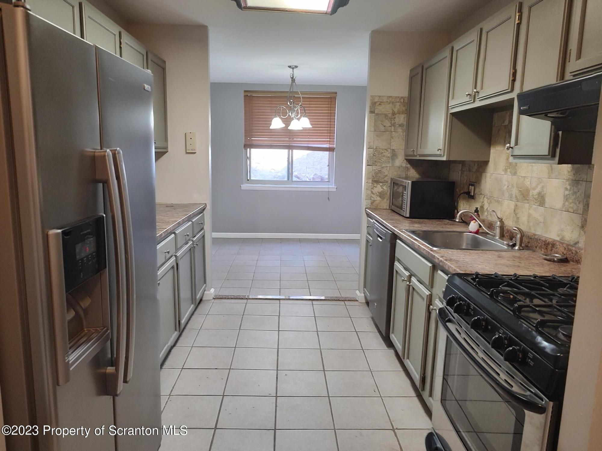 1304 Summit Pointe Scranton, PA 18508 - Photo 2 of 20 Gallery Image 2