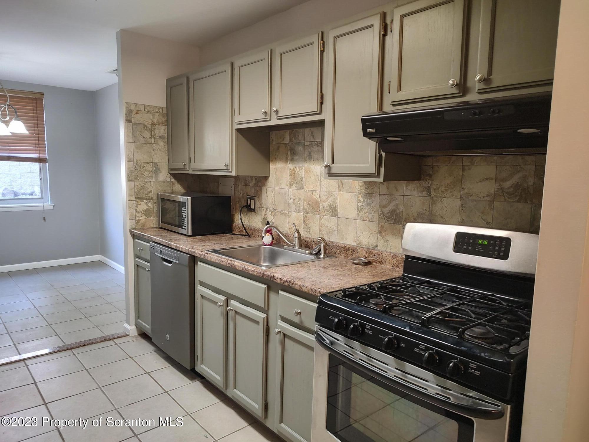 1304 Summit Pointe Scranton, PA 18508 - Photo 3 of 20 Gallery Image 3