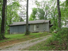 Secluded retreat with wildlife