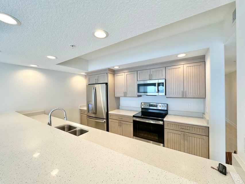 1825 Riverside Drive, Unit 404 Titusville, FL 32780 - Photo 15 of 19 15