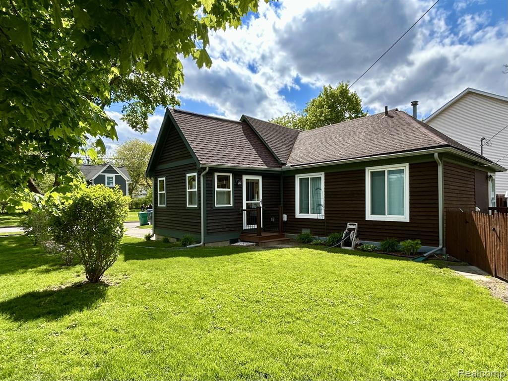 516 West Clinton Street Howell, MI 48843 - Photo 2 of 20