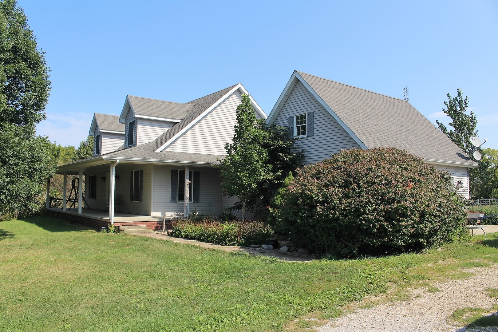 13382 Hickory Grove Road Waynesville, IL 61778 - Photo 2 of 51 a front view of house with yard and green space