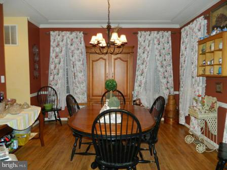 114 Seamaster Road Baltimore, MD 21221 - Photo 8 of 29 Dining Room
