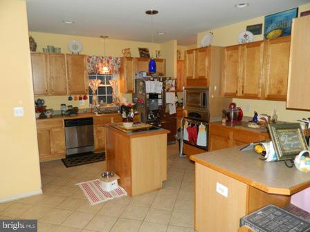 114 Seamaster Road Baltimore, MD 21221 - Photo 10 of 29 Kitchen