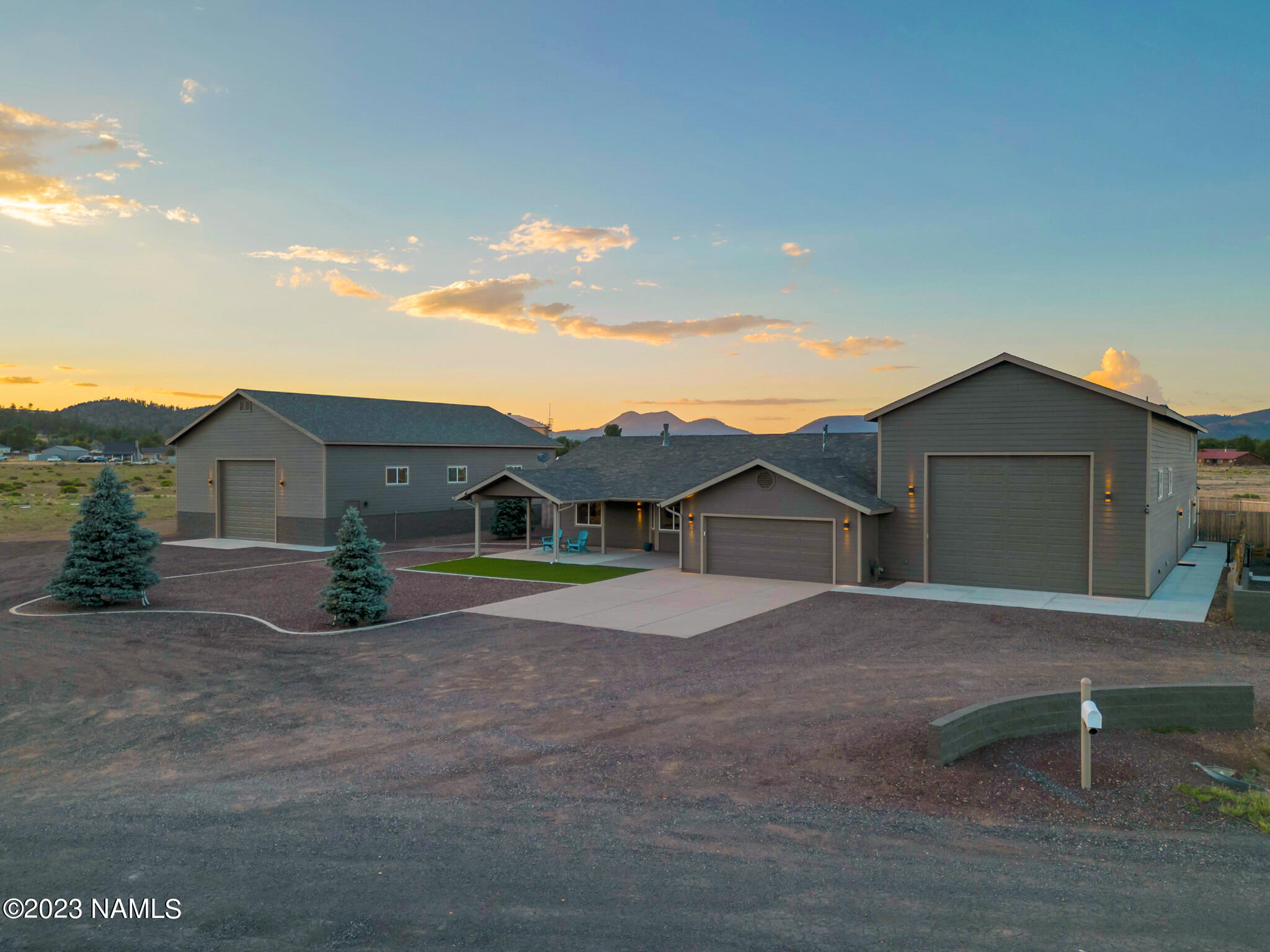7555 Dalton Road Flagstaff, AZ 86004 - Photo 3 of 60 Front